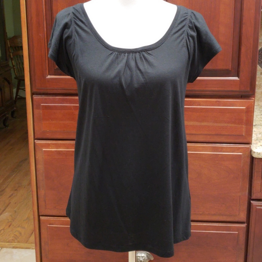 GAP black blouse with scoop neck and cap sleeves